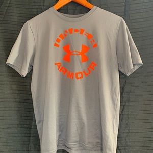 grey:orange Under Armour tee